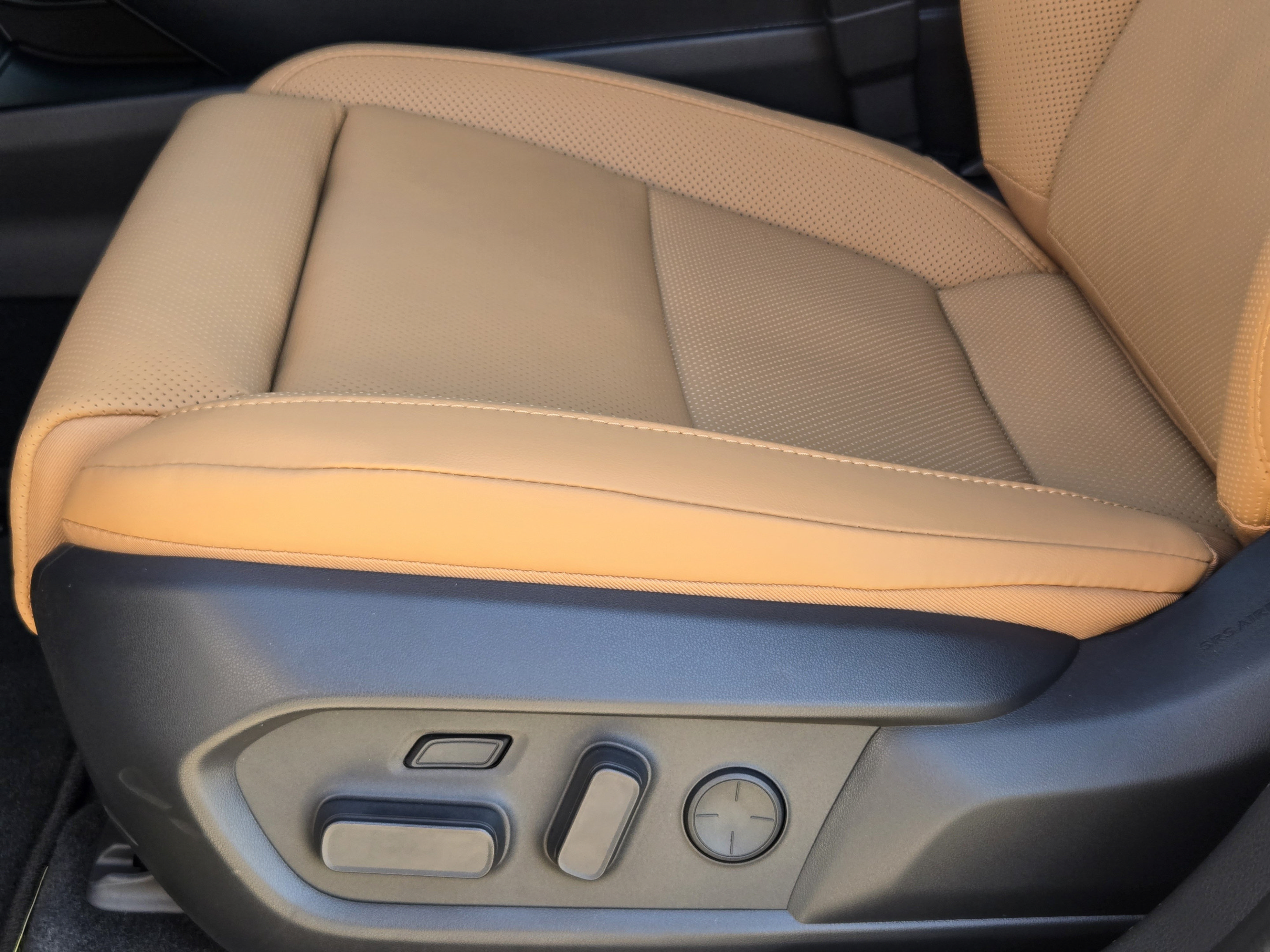 New 2026 Lexus ES 350e w/ Cold Area Package FWD image 13