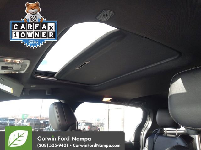 Used 2025 Toyota Sienna XLE Woodland Edition image 22