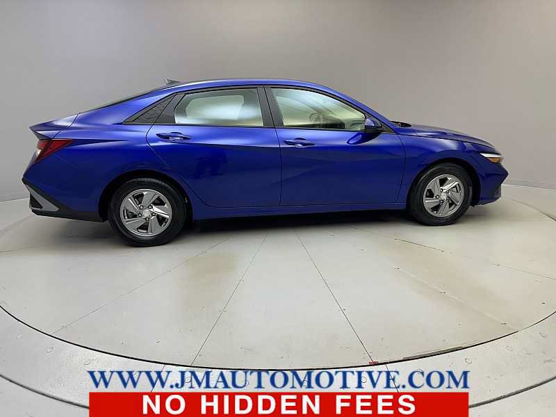 Used 2024 Hyundai Elantra SE FWD image 6