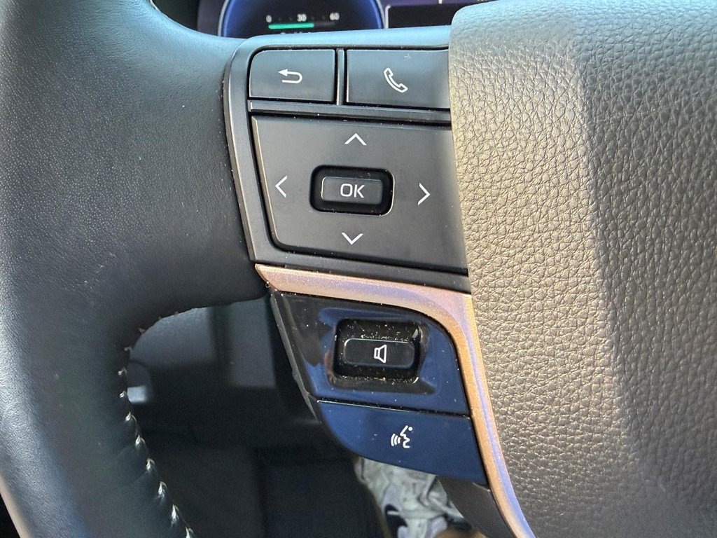 Certified 2025 Toyota Crown Signia AWD/4WD image 18