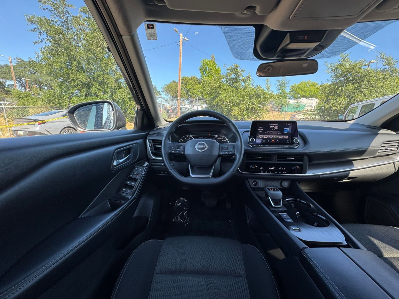 Used 2025 Nissan Rogue SV image 36