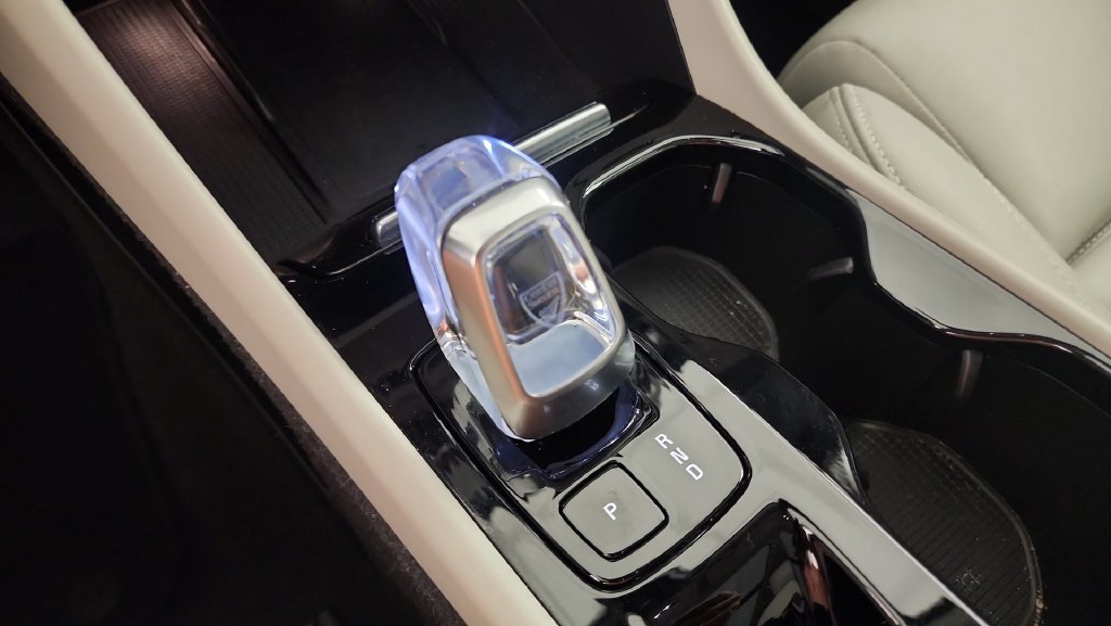 Used 2024 Volvo XC40 B5 Plus AWD/4WD image 27