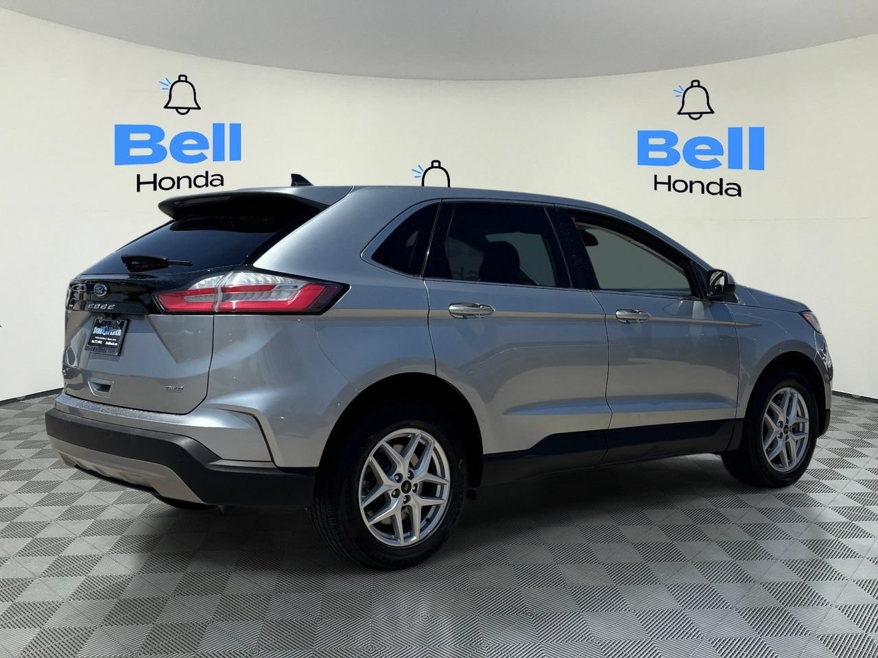 Used 2023 Ford Edge SEL AWD/4WD image 4