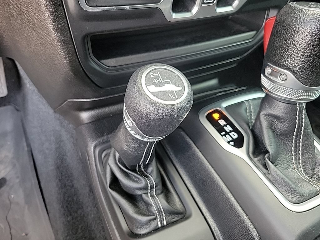Used 2018 Jeep Wrangler Unlimited Sahara AWD/4WD image 22