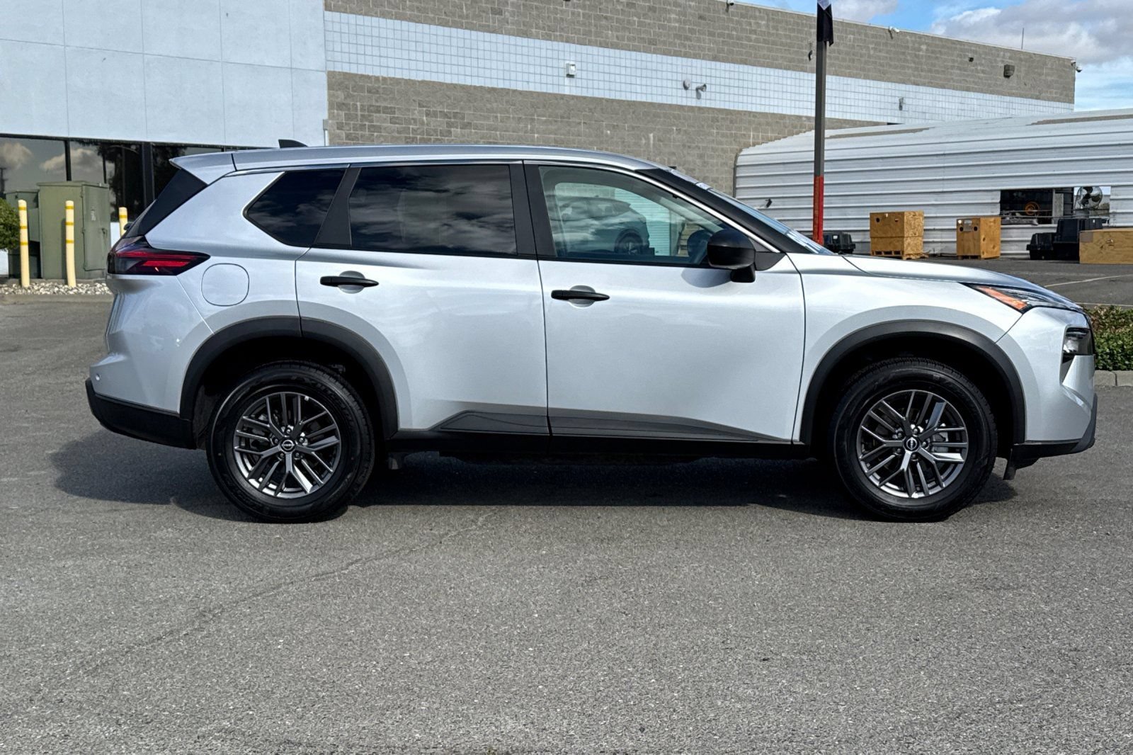 Certified 2024 Nissan Rogue S AWD/4WD image 3