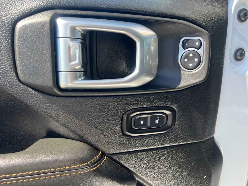 Used 2025 Jeep Wrangler Unlimited Sahara AWD/4WD image 19