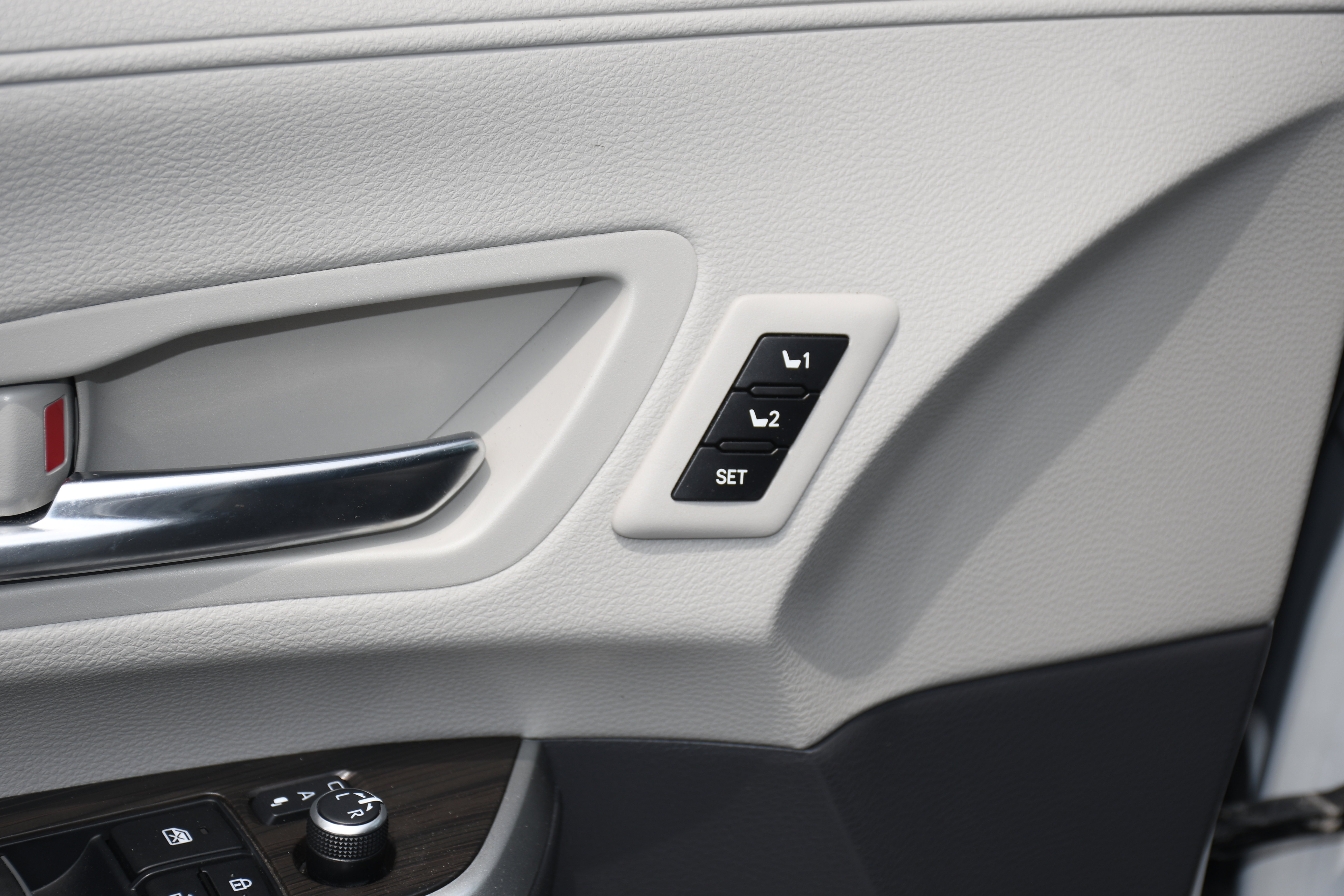 Used 2022 Toyota Sienna Limited FWD image 11