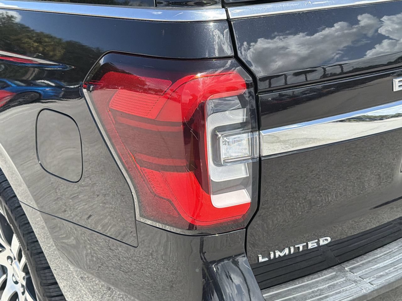 Certified 2024 Ford Expedition Limited AWD/4WD image 7