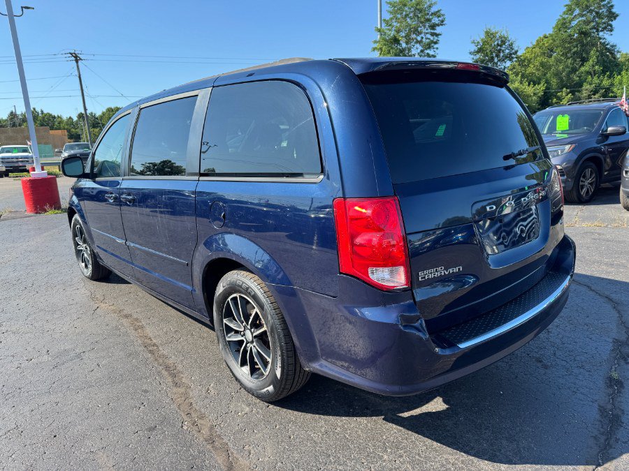 Used 2016 Dodge Grand Caravan R/T w/ Driver Convenience Group FWD image 3