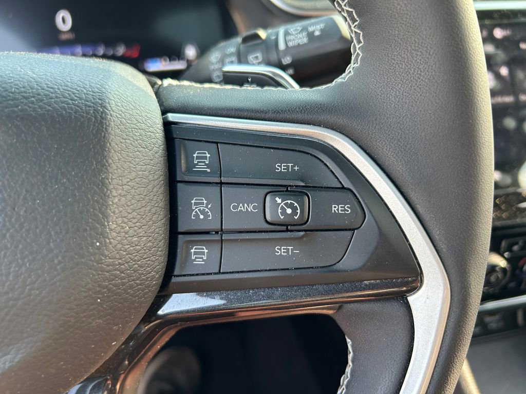Certified 2023 Jeep Grand Cherokee L Laredo AWD/4WD image 17