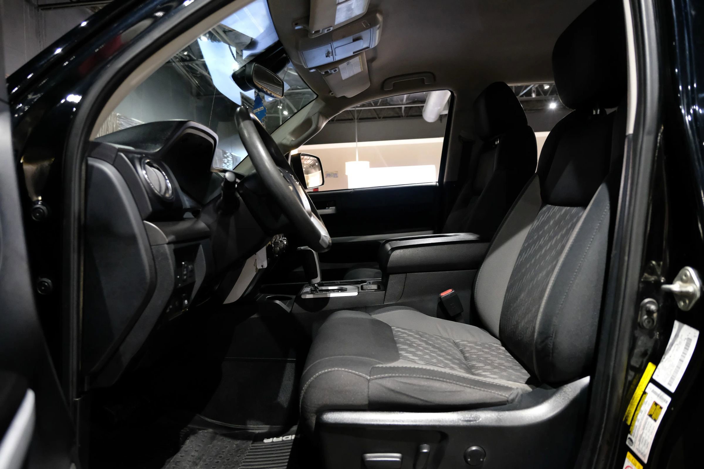 Used 2019 Toyota Tundra SR5 w/ SR5 Upgrade Package AWD/4WD image 4