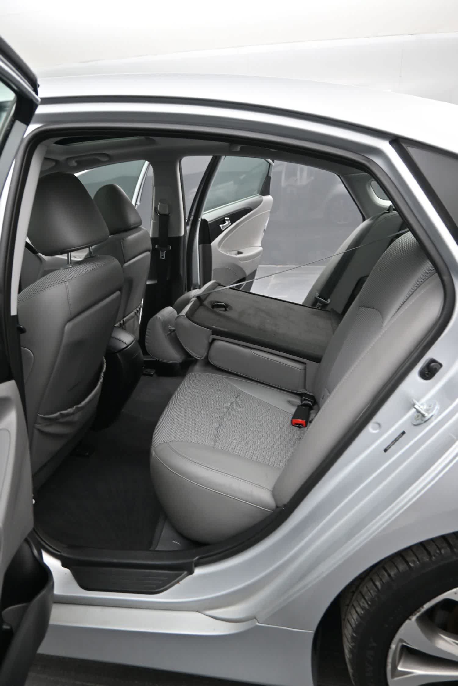 Used 2014 Hyundai Sonata SE w/ Premium Package 03 FWD image 16