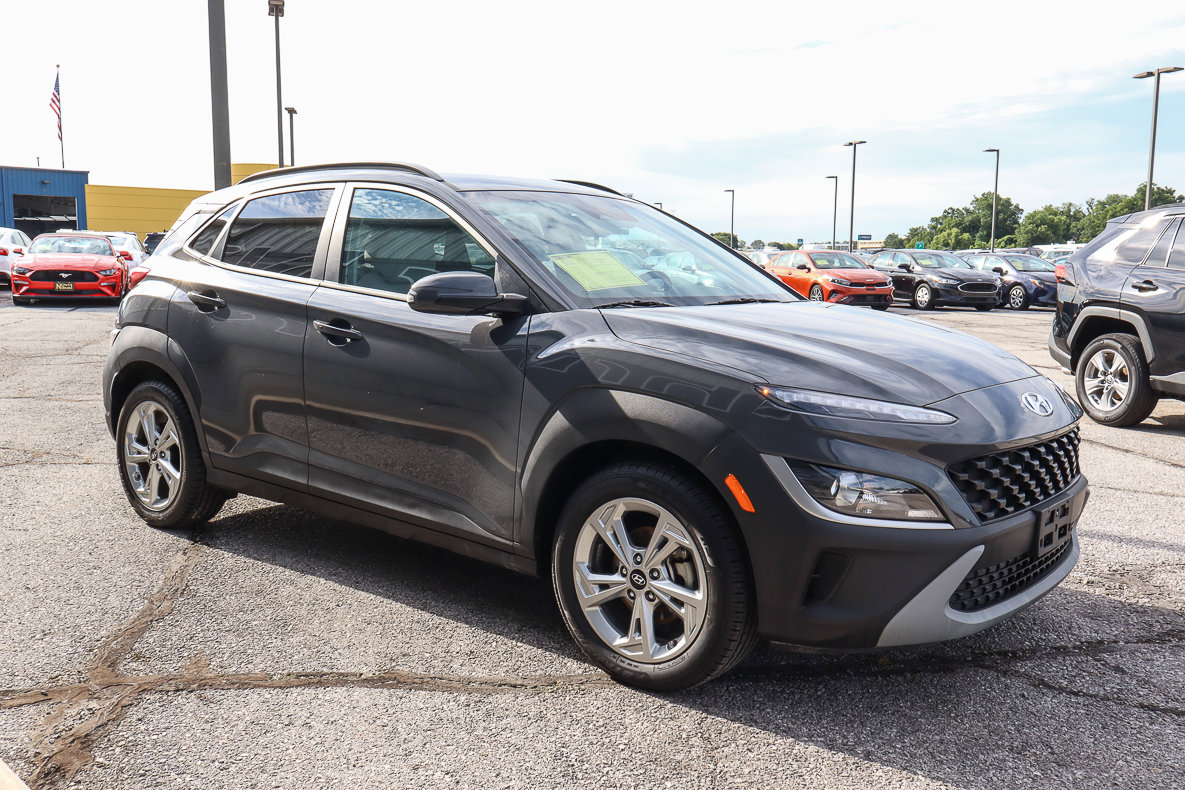 Used 2023 Hyundai Kona SEL image 3