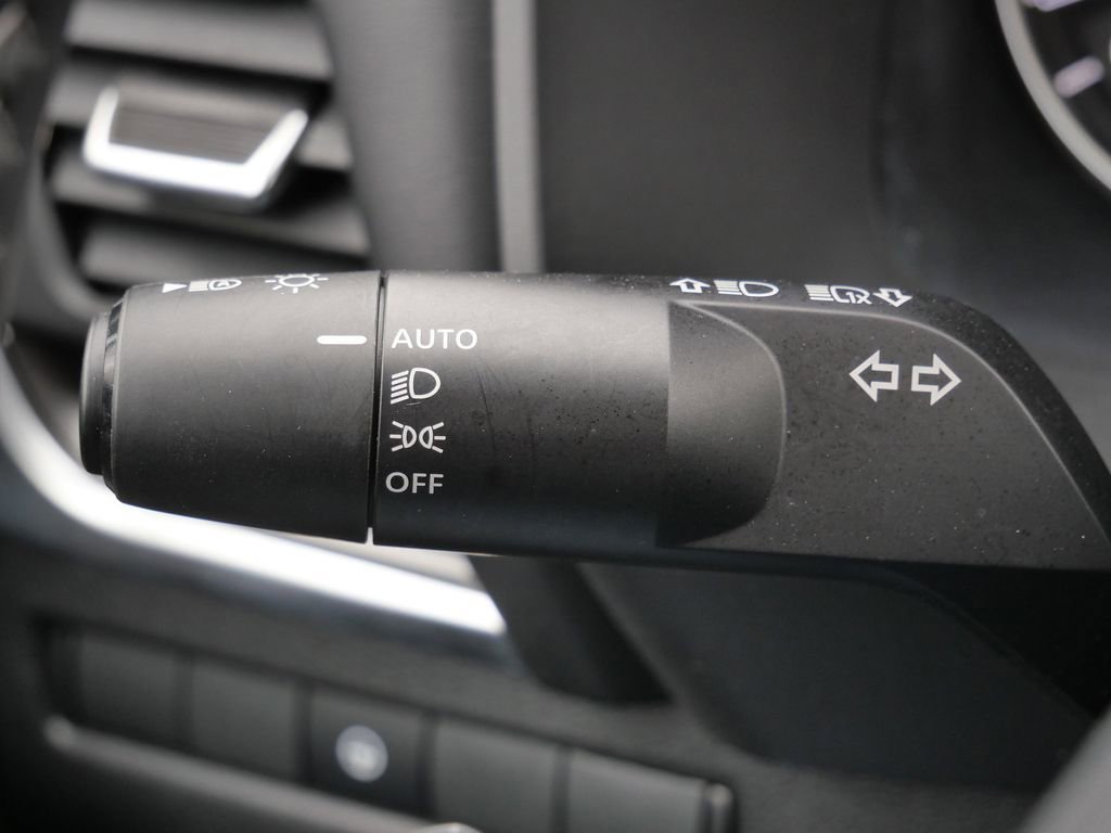 Used 2025 Nissan Rogue SV AWD/4WD image 49