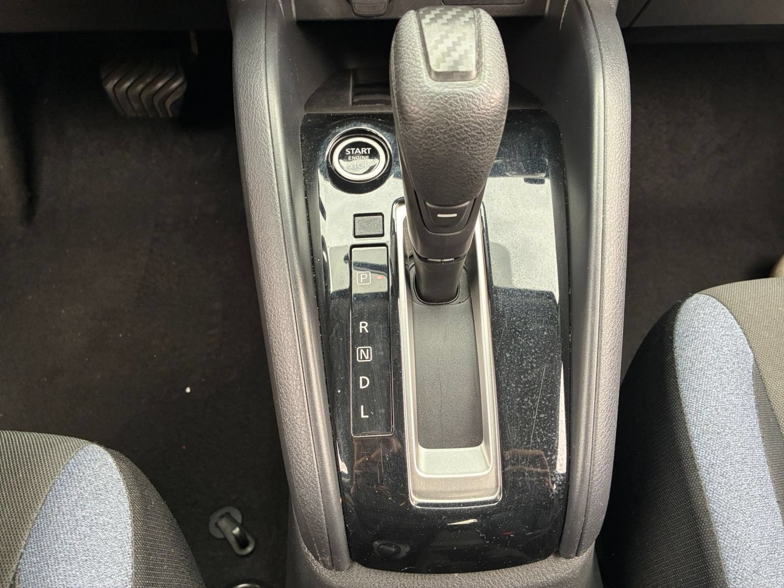 Used 2025 Nissan Versa SV FWD image 38