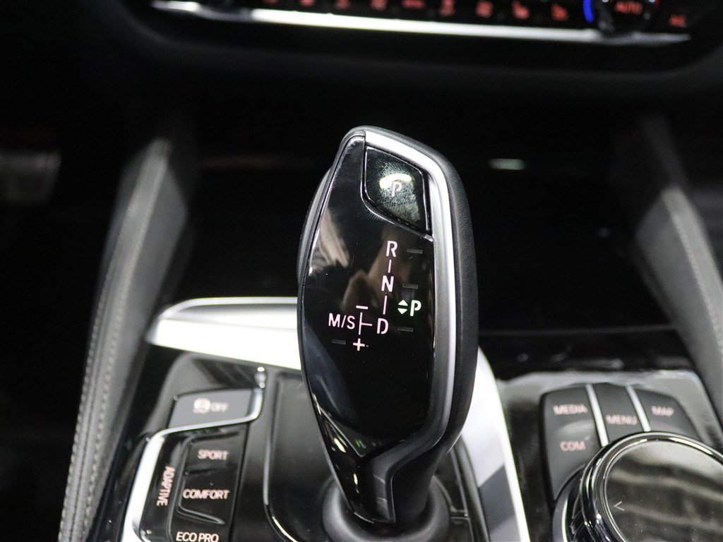 Used 2020 BMW M550i xDrive w/ Executive Package image 25