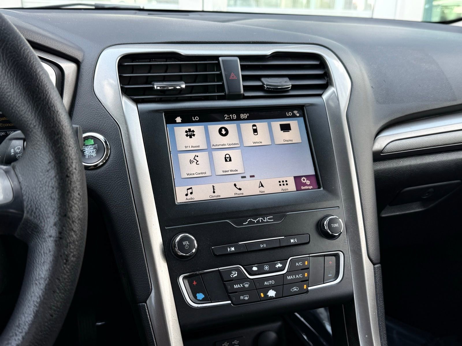 Used 2019 Ford Fusion SE FWD image 32