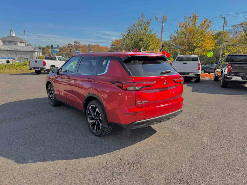 Used 2022 Mitsubishi Outlander ES image 5