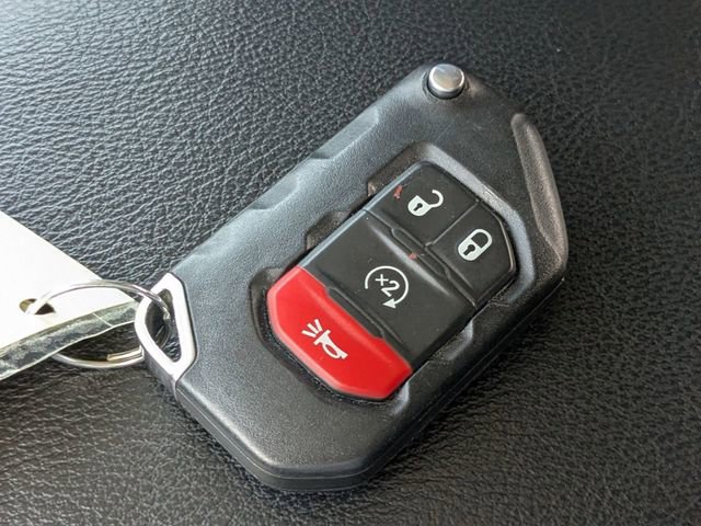 Used 2022 Jeep Gladiator Willys AWD/4WD image 27