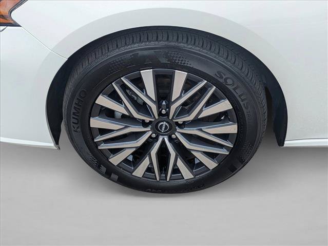 Used 2025 Nissan Altima 2.5 SV FWD image 21