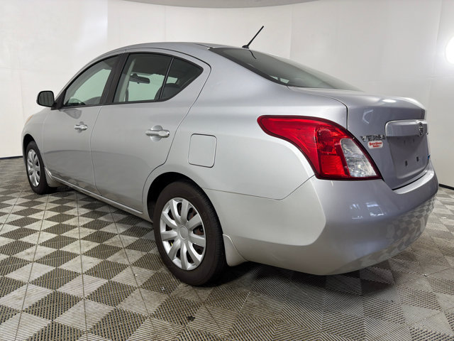 Used 2012 Nissan Versa SV FWD image 5