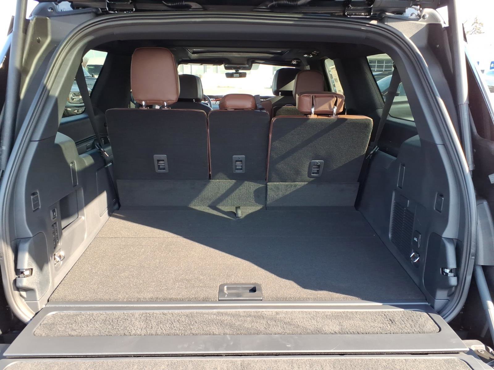 New 2026 Lincoln Navigator L Reserve AWD/4WD image 13