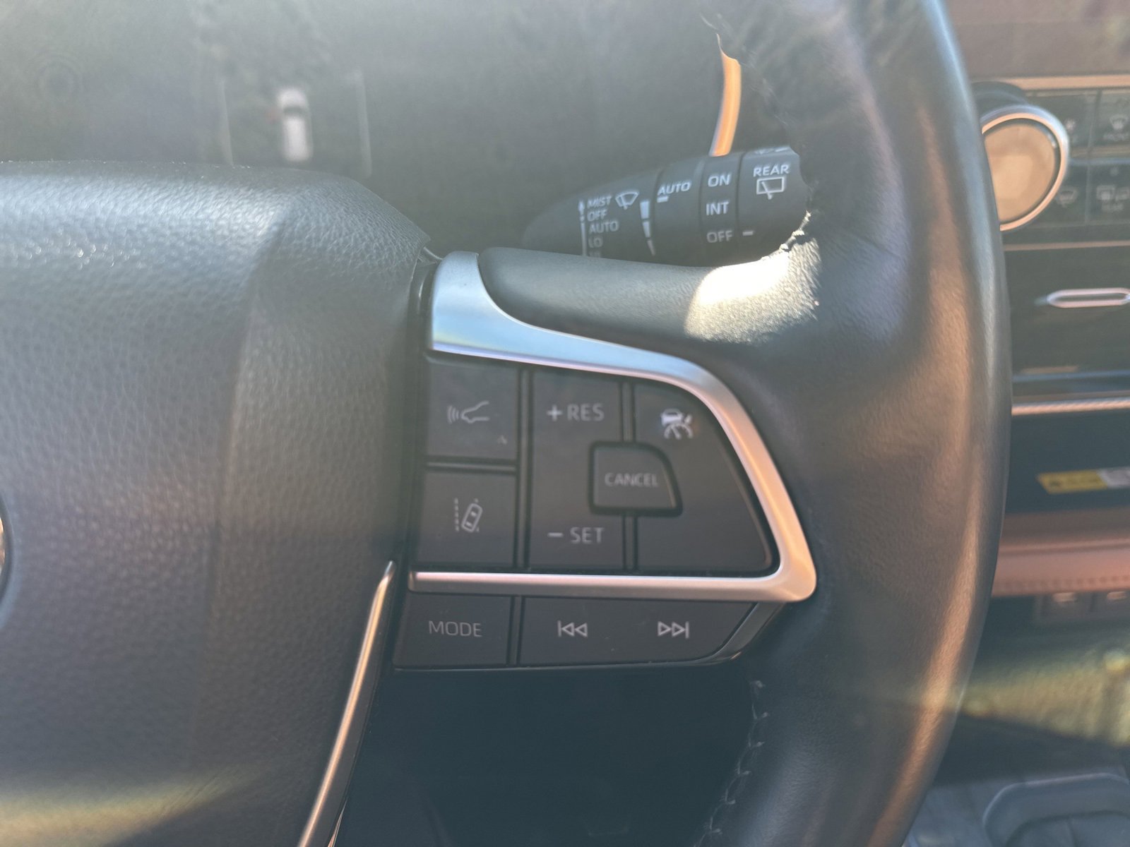 Used 2023 Toyota Highlander Platinum image 11