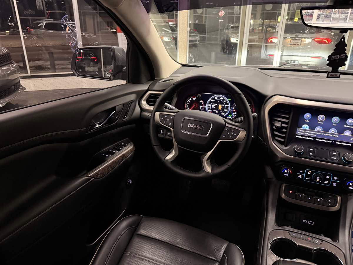 Used 2023 GMC Acadia Denali w/ Denali Technology Package FWD image 44