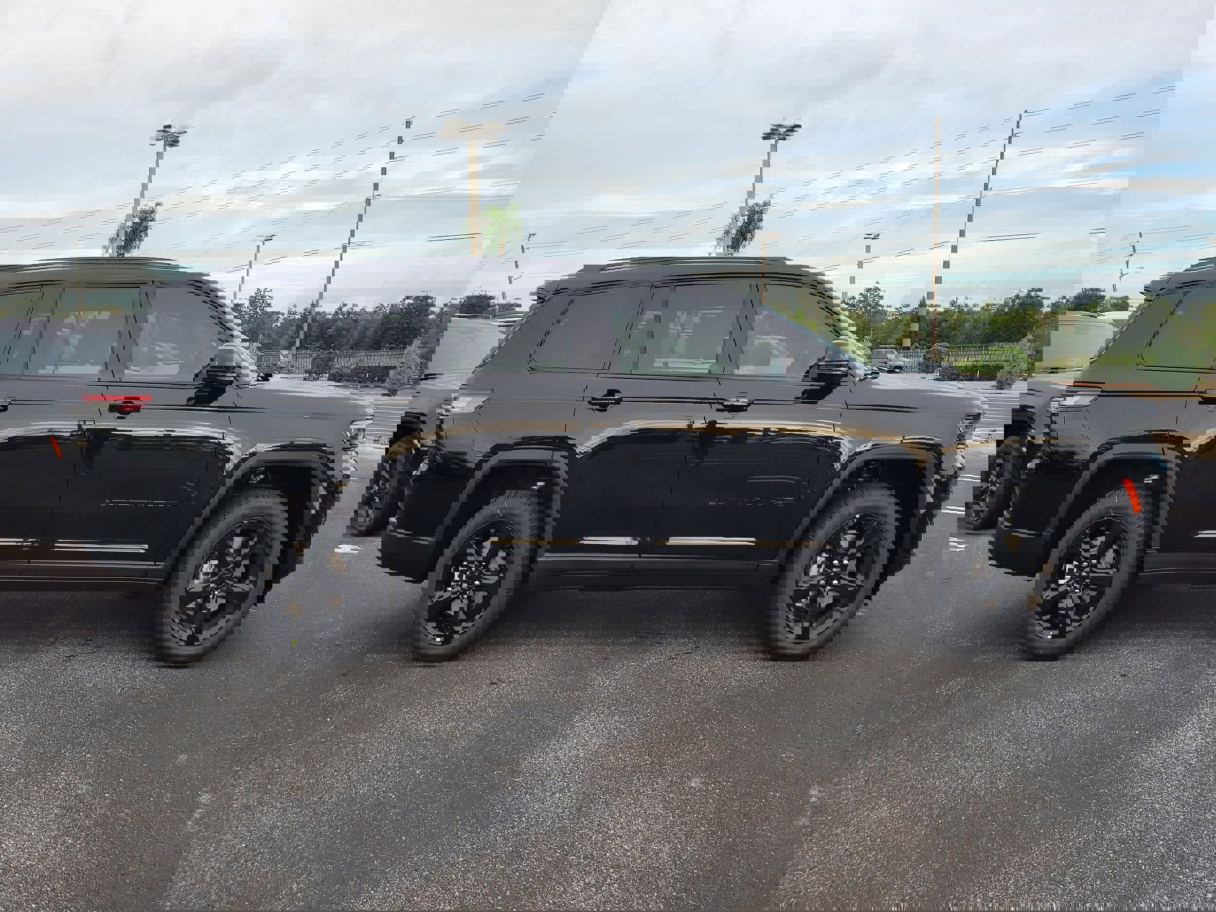 New 2025 Jeep Grand Cherokee L Limited w/ Black Appearance Package image 5