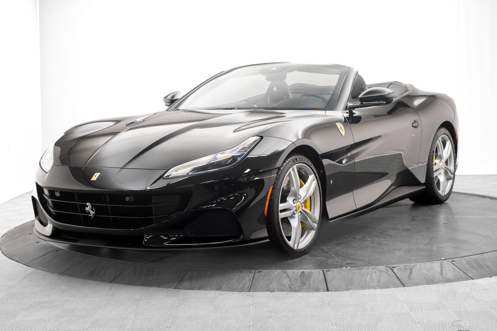 Used 2023 Ferrari Portofino M RWD image 3