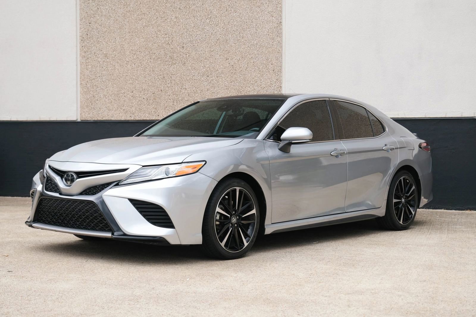 Used 2020 Toyota Camry XSE image 5
