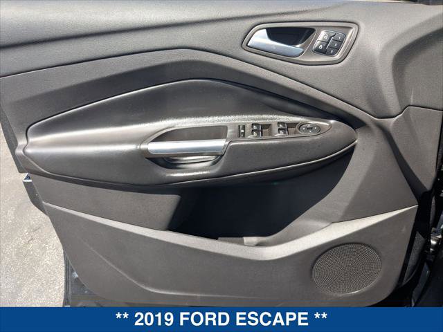 Used 2019 Ford Escape Titanium image 10