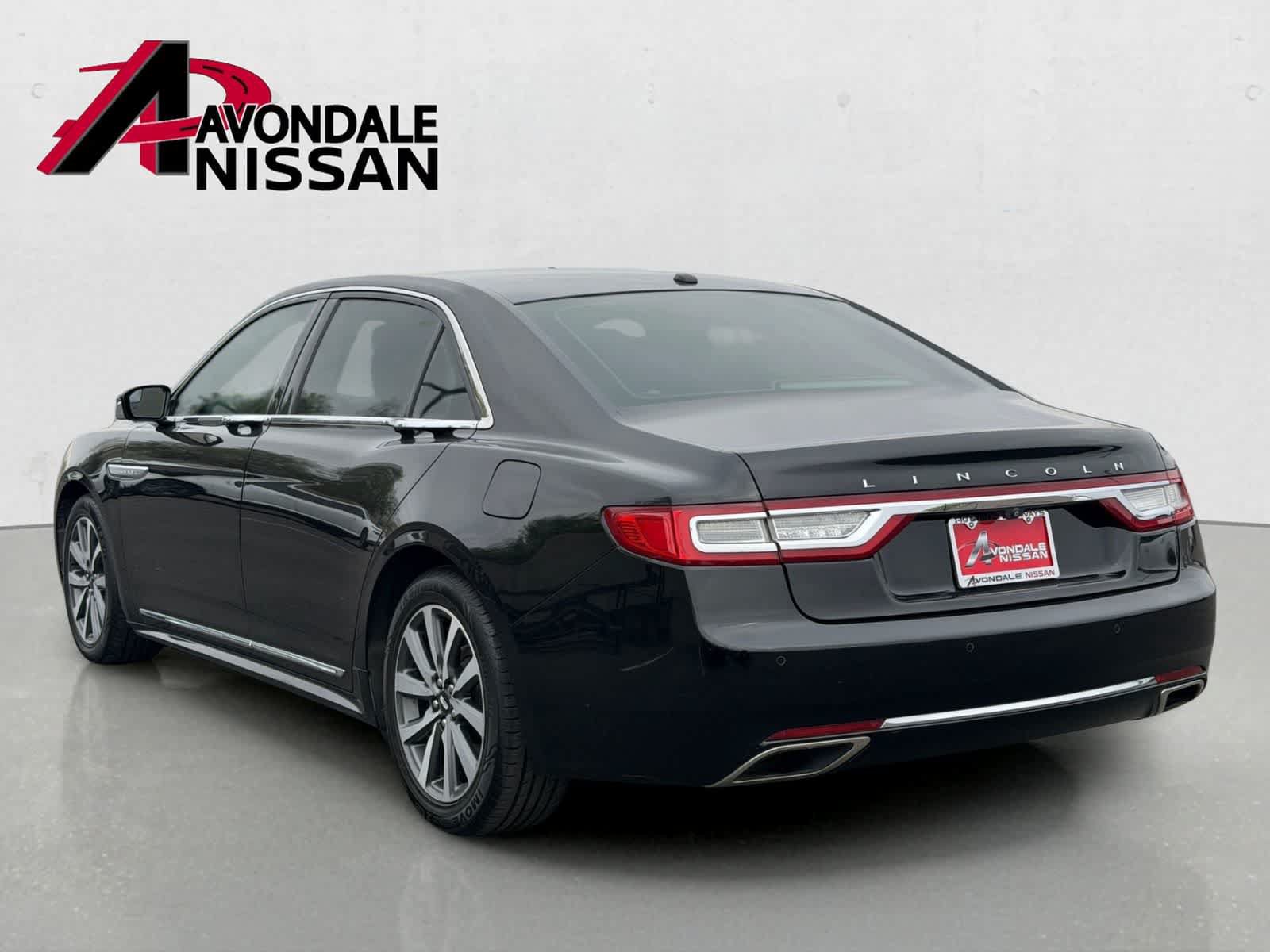 Used 2017 Lincoln Continental Premiere FWD image 4