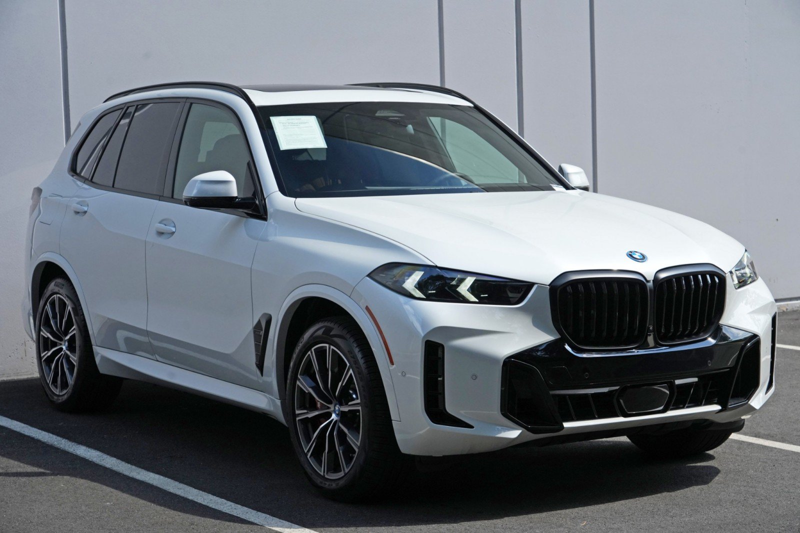Used 2024 BMW X5 xDrive50e w/ M Sport Package AWD/4WD image 58