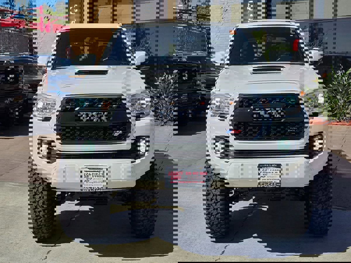 Used 2016 Toyota Tacoma TRD Sport w/ Premium & Technology Package image 5