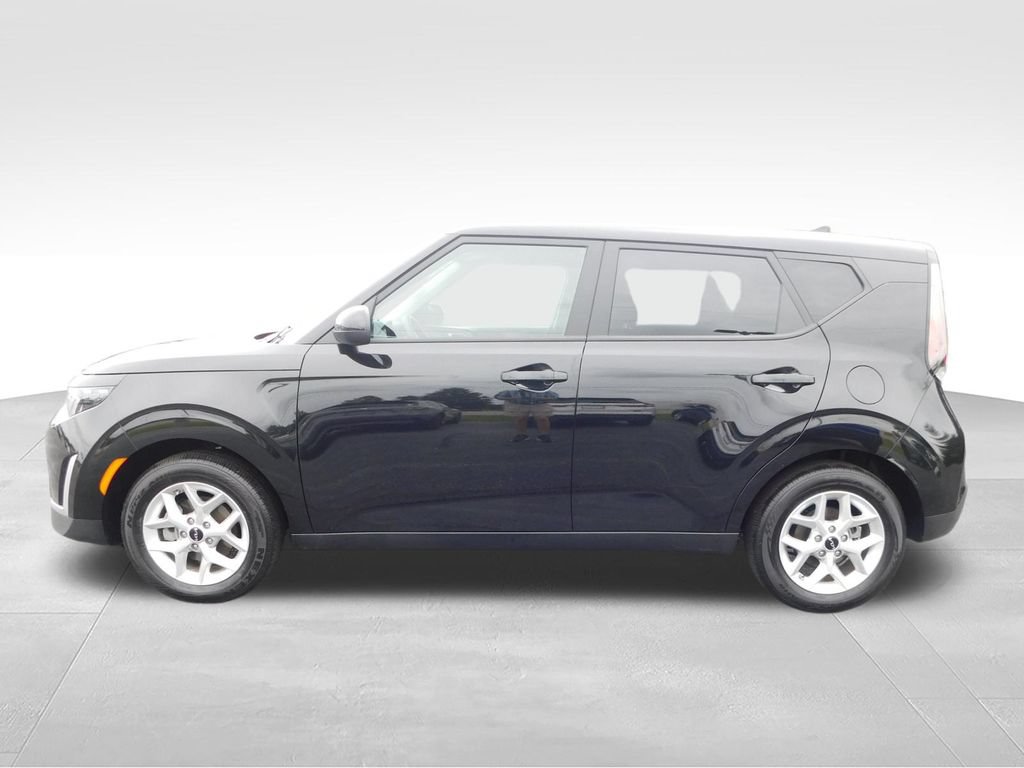 Used 2025 Kia Soul LX w/ LX Technology Package FWD image 6