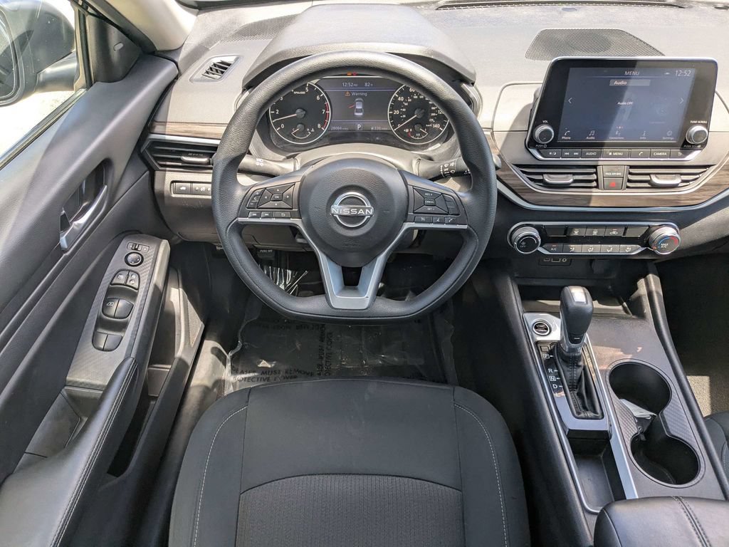 Used 2025 Nissan Altima 2.5 SV FWD image 14