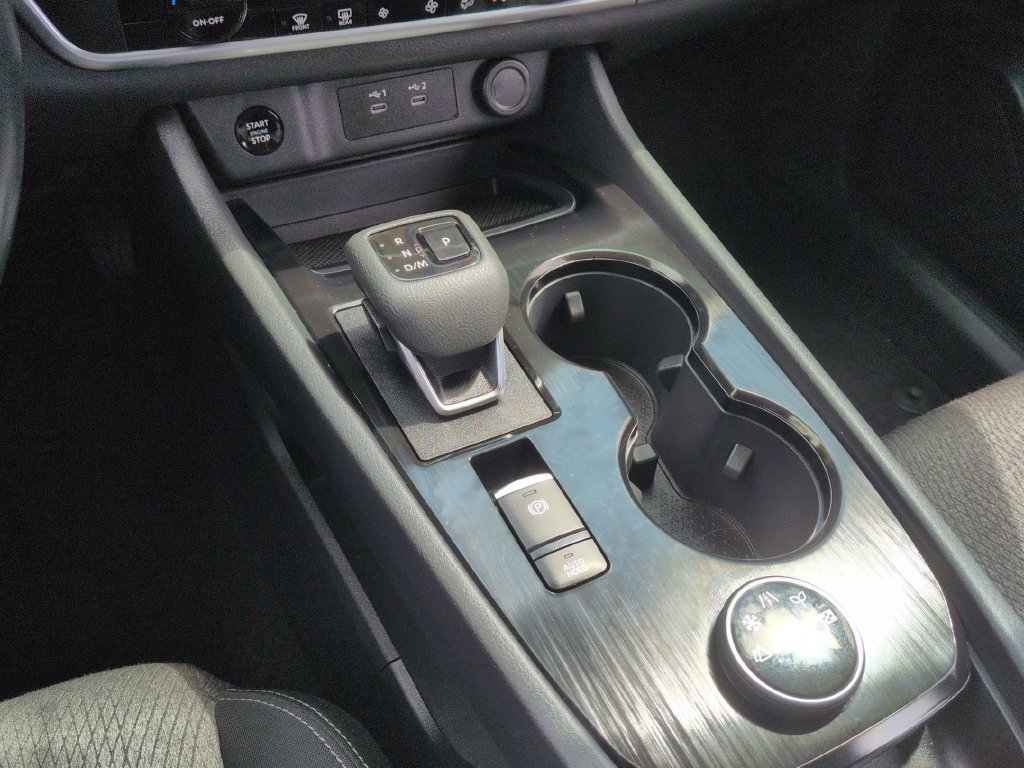 Used 2025 Nissan Rogue SV AWD/4WD image 19