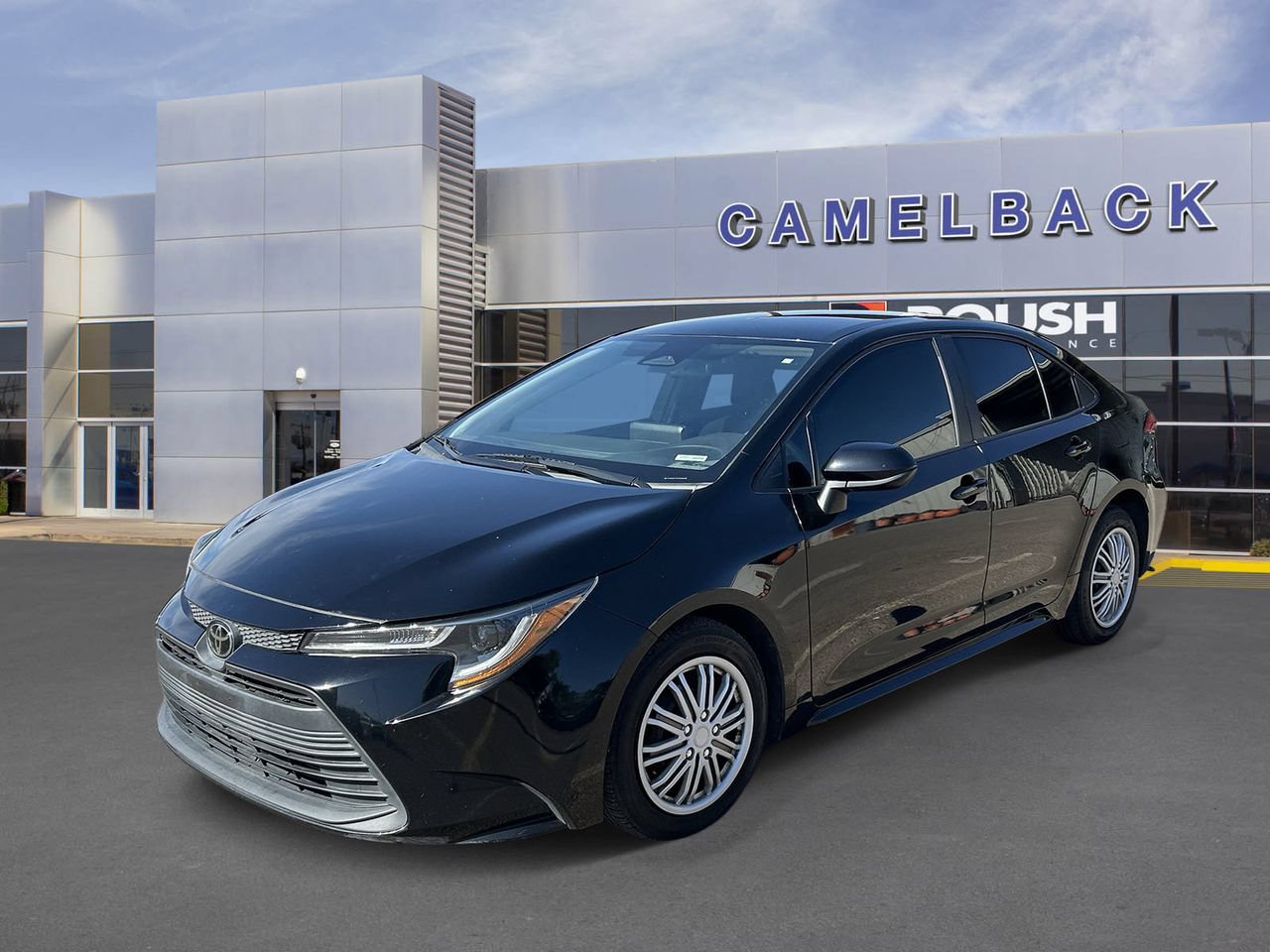 Used 2023 Toyota Corolla LE FWD image 2