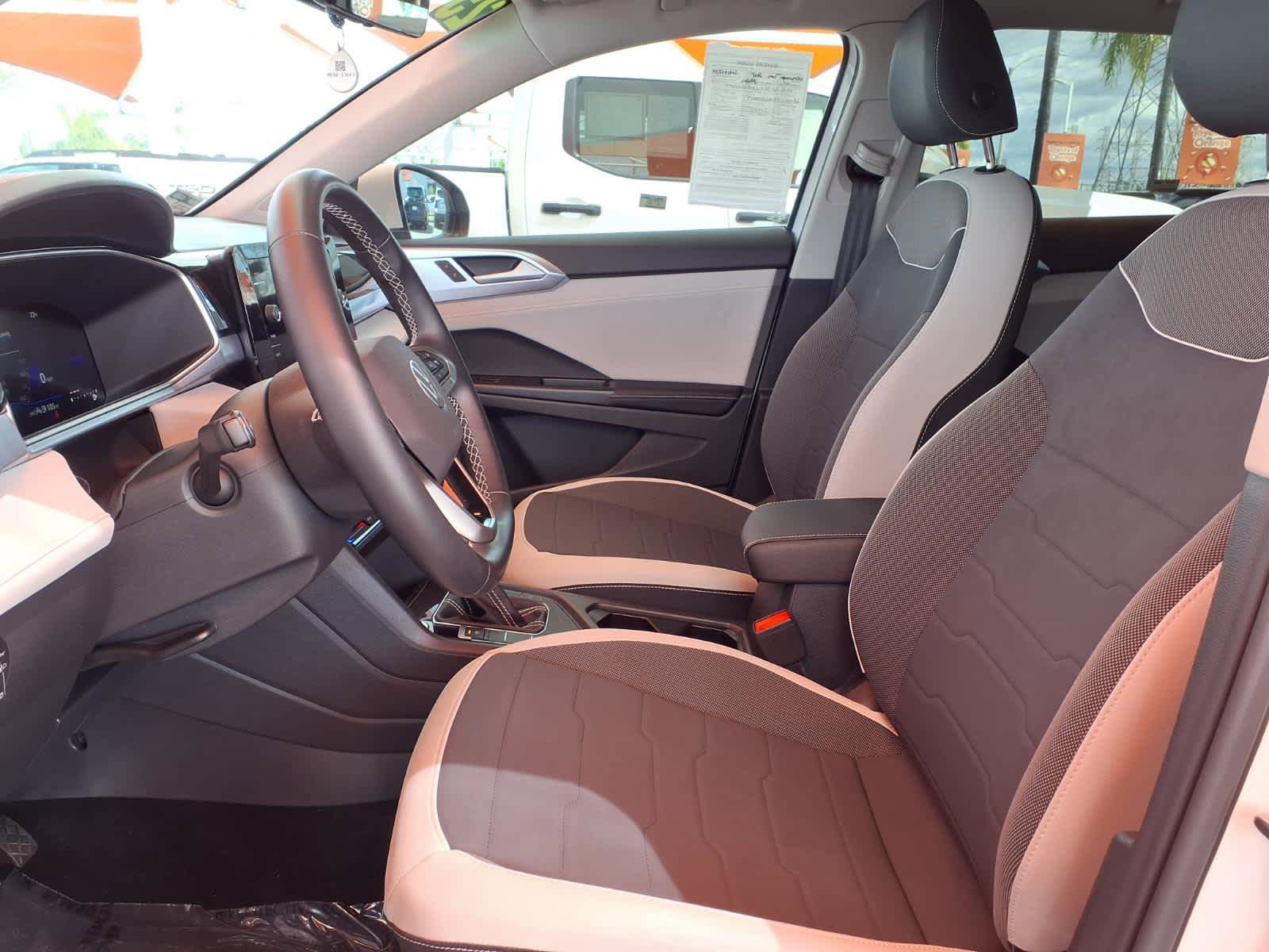 Used 2025 Volkswagen Taos SE FWD image 18