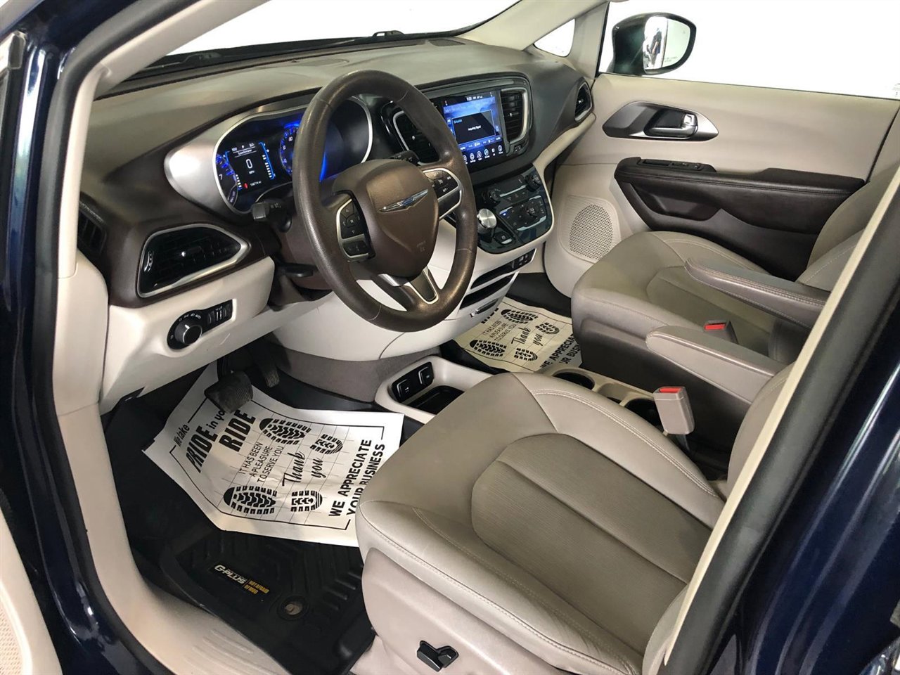 Used 2017 Chrysler Pacifica Touring w/ Tire & Wheel Group image 5