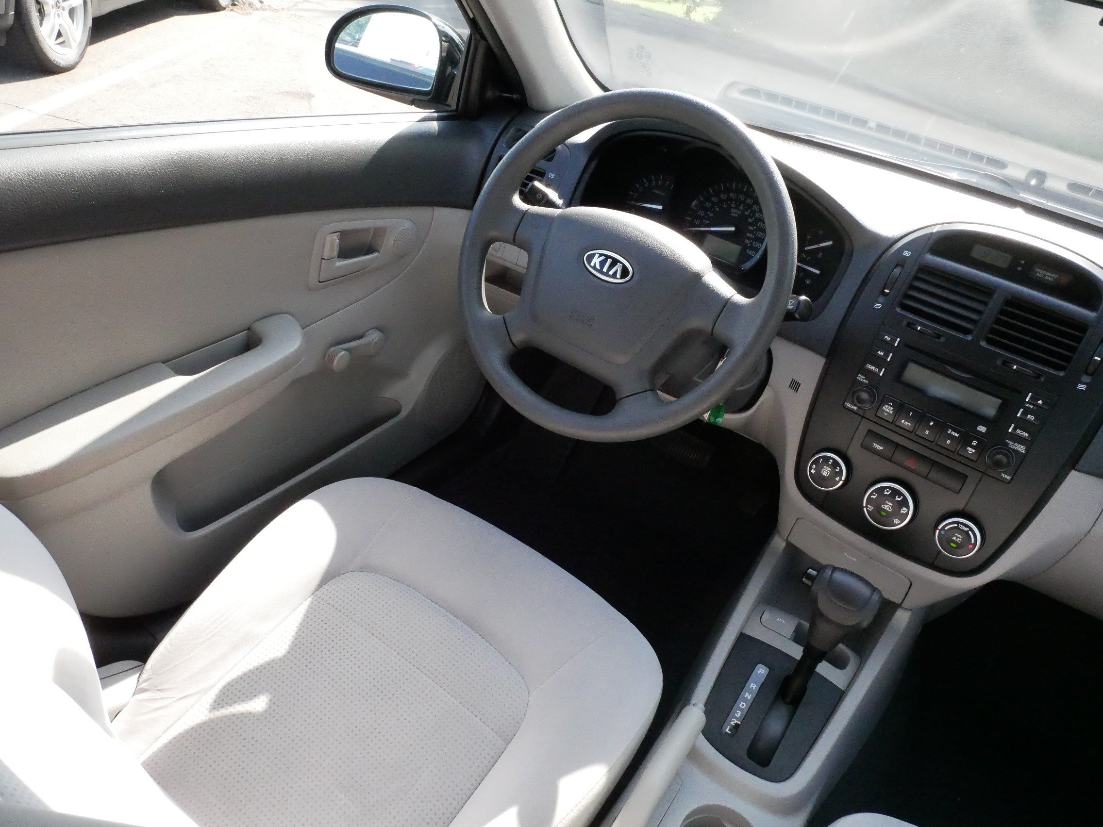 Used 2009 Kia Spectra LX FWD image 9