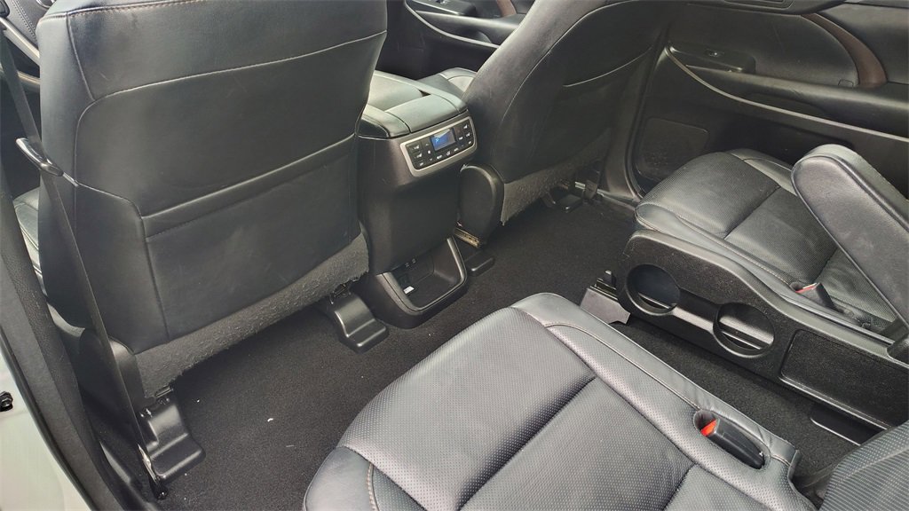 Used 2018 Toyota Highlander Limited Platinum image 29