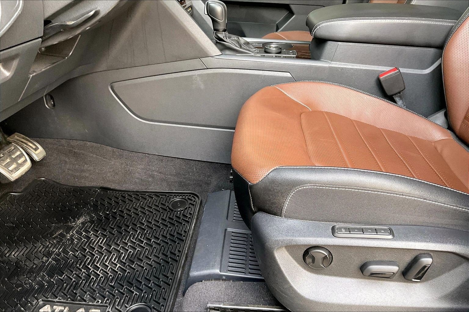 Used 2022 Volkswagen Atlas SEL Premium image 16