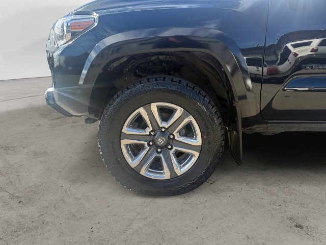 Used 2019 Toyota Tacoma Limited AWD/4WD image 9