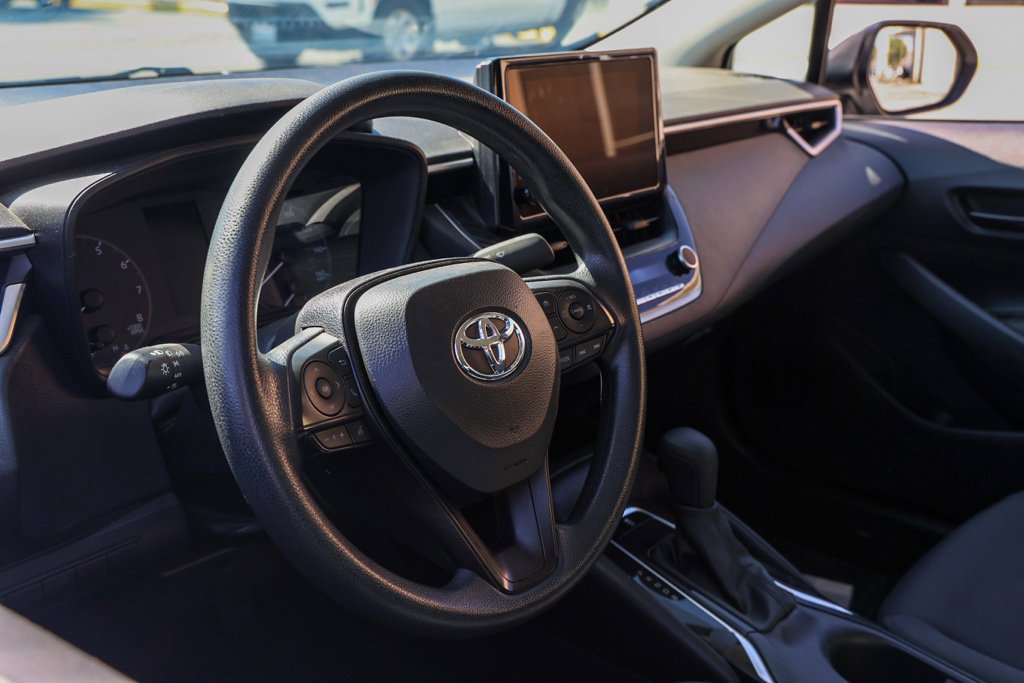 Used 2025 Toyota Corolla LE FWD image 15