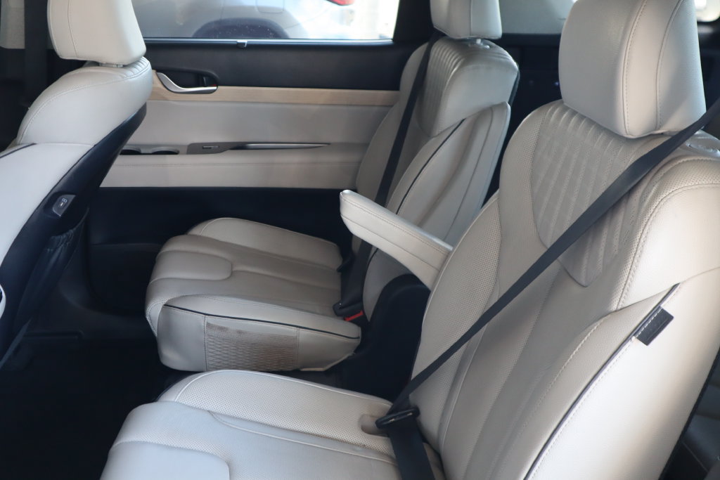Used 2023 Hyundai Palisade Limited w/ Cargo Package FWD image 12
