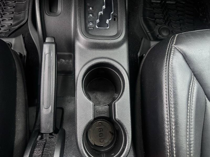 Used 2018 Jeep Wrangler Unlimited Rubicon w/ Connectivity Group AWD/4WD image 17