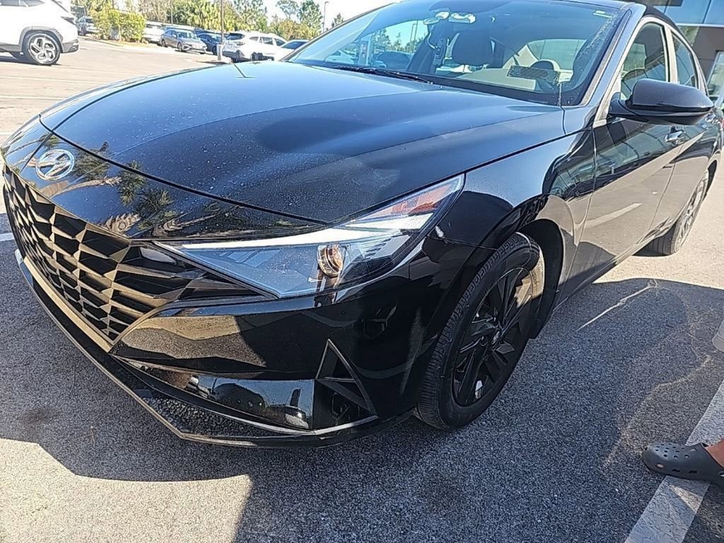 Used 2023 Hyundai Elantra SEL image 2