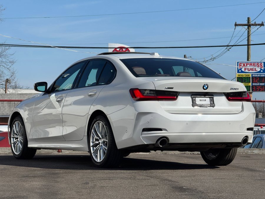 Used 2023 BMW 330i xDrive Sedan w/ Premium Package AWD/4WD image 7
